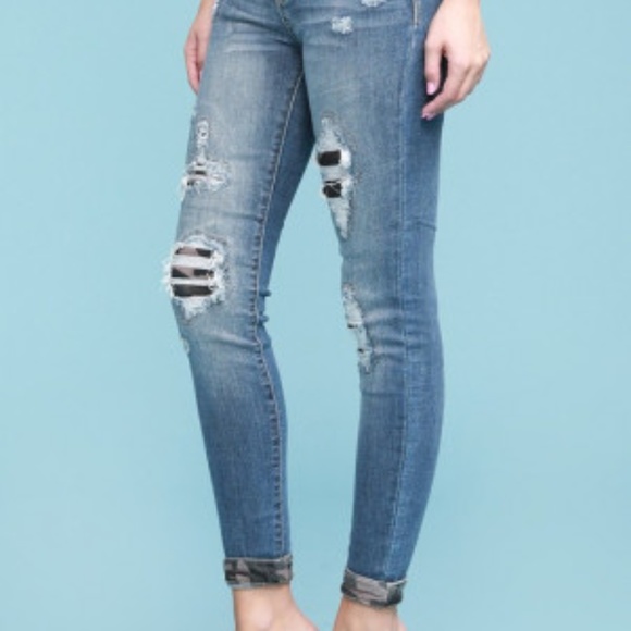 Judy Blue Distressed Camo Backed - Picture 2 of 4